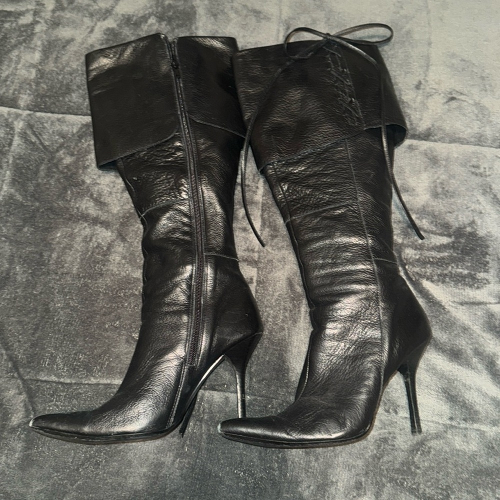 Steve Madden size 8M “Weapon” leather zip up boots